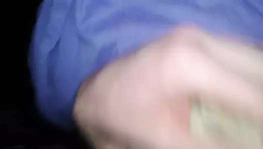 Arkadaşlarımın karısı benim sikimi emmeyi seviyor! milf