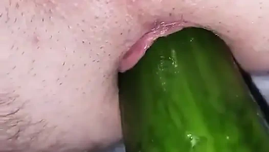 Götüme sebze sokuyor