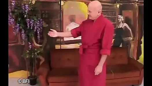 Esmer kadın yarık ve dedesi