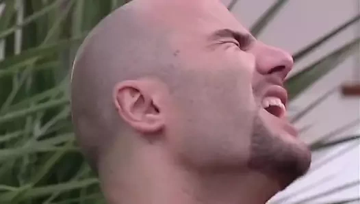 Seksi üçlü grup seks ve açık havada grup sikiş