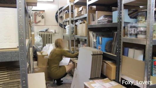 Kocamı bir depo çalışanıyla aldattım, beni sert sikiyor