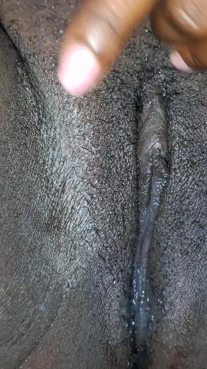 Orgazm olmak için sikildikten sonra sıcak şişman kedi