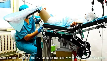 Jinekolog masasında sert orgazm