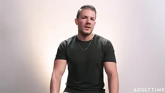 Codey Steele porno ve zevk için mormonluğu terk etti! | yıldızı röportajı | Adult Time