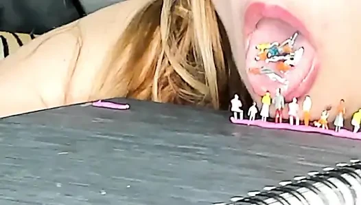 Endoskopi!! Giantess aynı anda 25 üyeyi yuttu