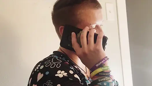 Hemşire mavi taşaklarını iyileştirmek için hastasını evde sikiyor