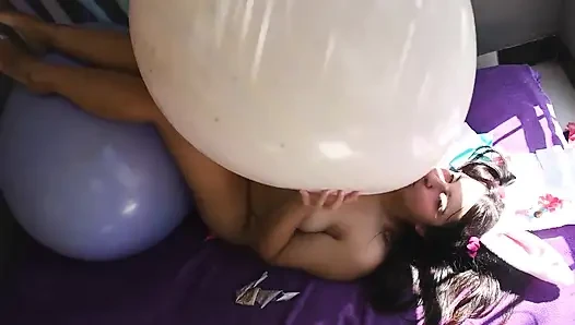 Tavşana biniyor ve büyük mermer balonlara biniyor - tavşan tezgahbası