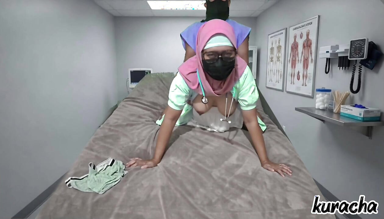 Lady Doctor fake checkup to get fuck from Patient