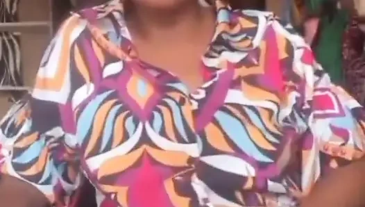 Azgın bir annenin sevgilisi için dükkanında şişman amını oynamasının halka açık mastürbasyonu