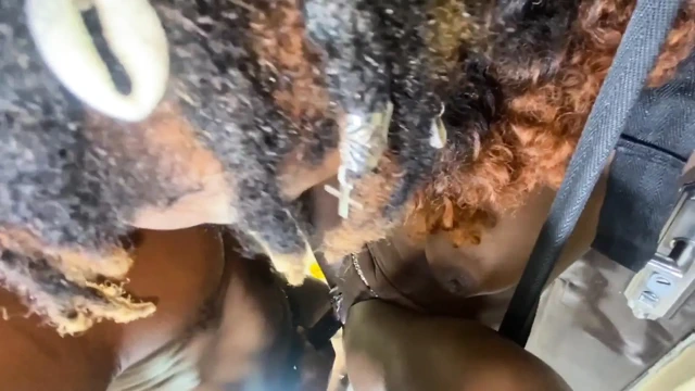 Vahşi amcık yiyici sulu amcığını yüzüne fışkırtana kadar sert emiyor ve yalıyor