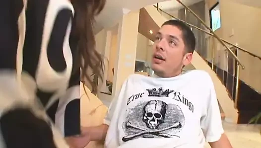 Sıcak ve sapık anal seks ile harika bir video