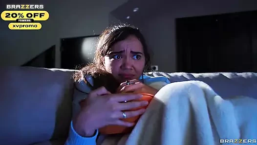 Film gecesi sürtüğü yarak çalıyor. Aviana Violet - brazzers