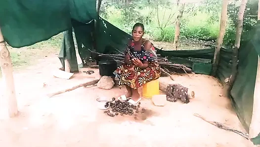 Mutfağımda iris patatesin tadını çıkarıyor