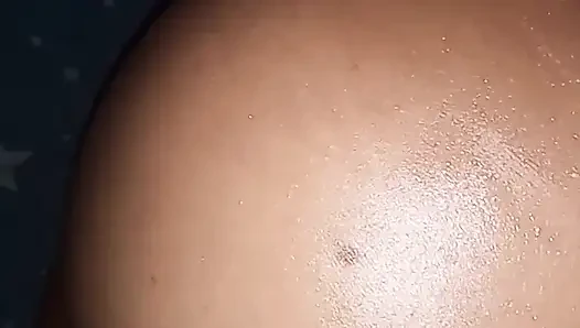 Anal yolculuğum 2. gün hala ağrıyor. Biraz aldı. Sonra ona kremsi bir orgazm için bindi