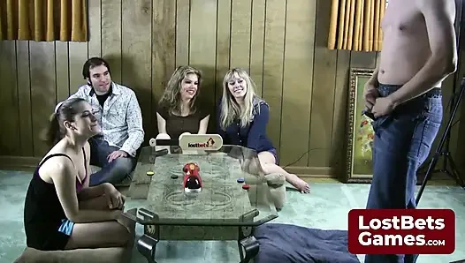 Vahşi ve ateşli striptiz noname oyunu için kendinizi hazırlayın