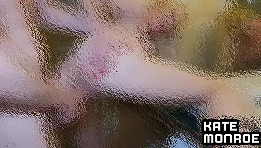 POOLBOY FICKT NOTGEILE MILF Kate Monroe