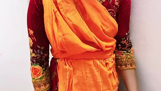 Karısı evde yokken çalışan kız amcığını sikiyor