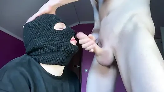 Baskın Bir Iri Güzel Kadın Arkadaşını Sütle Besliyor