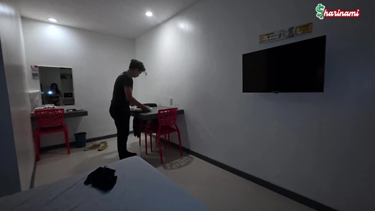 Pinay Sharinami otelde bir gecelik ilişki yaşadı