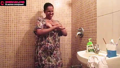 Amatör Hint babes seks zambak mastürbasyon içinde duş