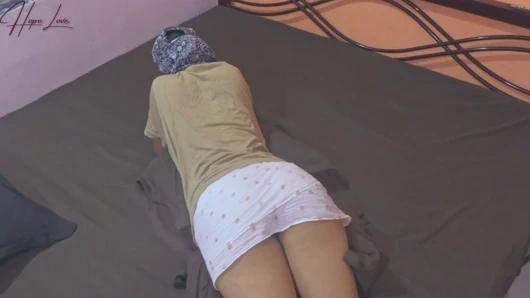 Hırsız Ev Hizmetçisini Kendisiyle Bol Seks Yapmaya İkna Ediyor.