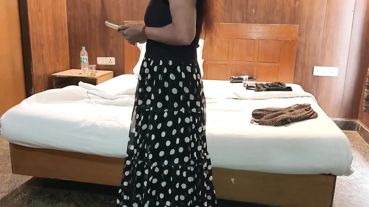 Klasleraar neukte me hard in de hotelkamer