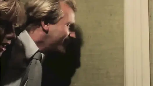 Bu otelde seks yapanlar ve izleyenler var