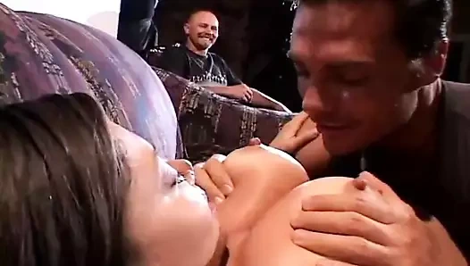 Asya sürtük ev hanımı istiyor beyaz horoz