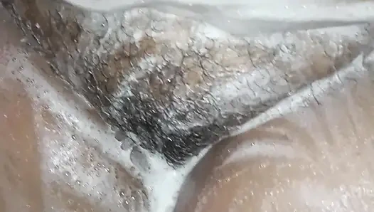 Banyo yapmadan önce teyze amcık güzel göğüsler