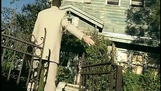 Salacious orta yaşlı seksi kadın yakın çekimde şiddetli bir sikişe katlanıyor
