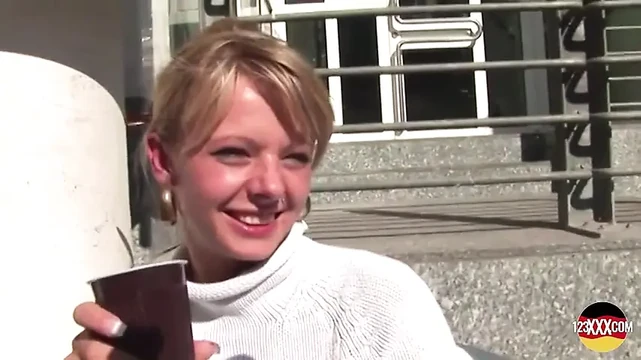 Seksi sarışın fahişe Alman komşusunu sikiyor