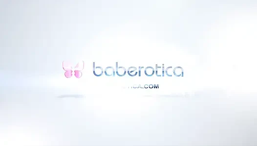 Lilian Stone erotik röportaj sunuyor