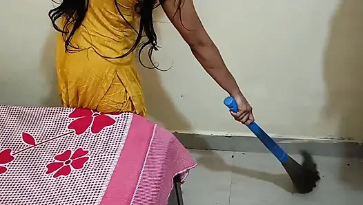 Hintli desi hizmetçi amcığını net Hintçe ses kaydında sikiyor