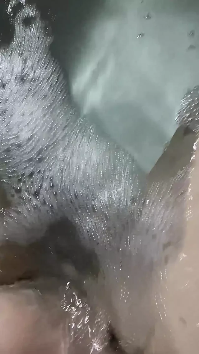 Kaltak kamerada amını gösteriyor.