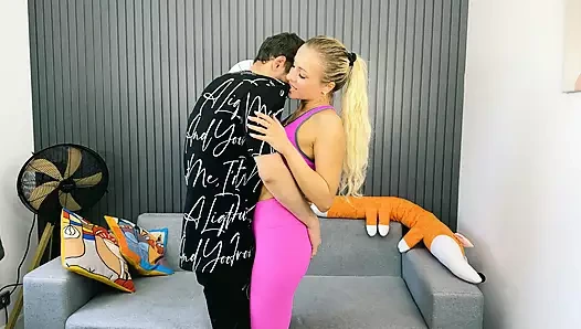 Şehvetli üvey anne üvey oğluyla romantik sikişiyor (faphouse'da tam film)