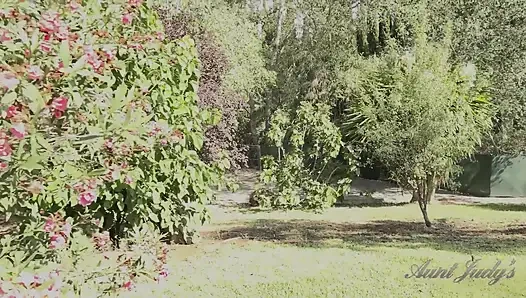 Auntjudys - büyük memeli orta yaşlı seksi kadın keira seni arka bahçede 31 talimatı için davet ediyor