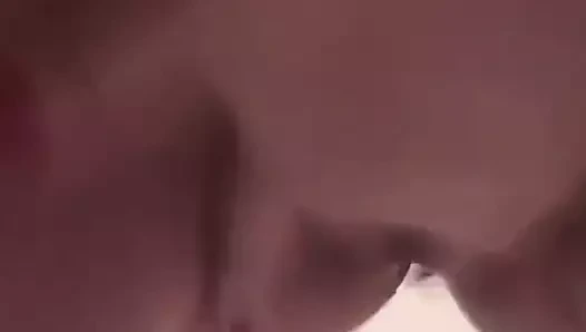 Luna kendini fışkırtma yapar