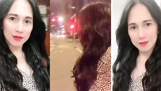 Beautifull ladyboy mastürbasyon yapmak ve gösteri ona horoz içinde kamu