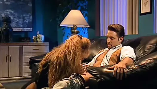 Şık milf berbat çük ve gets kedi dövülerek sonra yalama