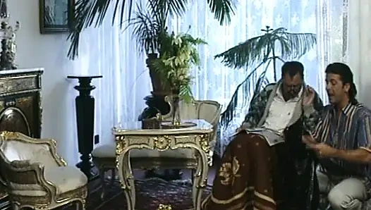 Güzel Alman bebek ateşli üçlü sekste sikiliyor