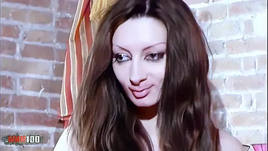 Angelina: azgın Arap esmer Angelina striptiz yapıyor