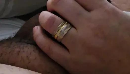 Azgın üvey anne yaramaz üvey oğlu tarafından elle muamele çekiyor