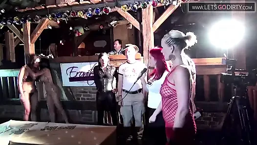 Ateşli sürtük döl emdikten sonra canavar bir yarağa biniyor