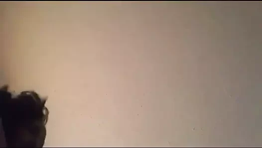 Hintli kız güzel göğüsleriyle oynuyor