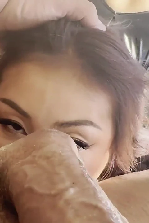 Deri iç çamaşırlı Nicole Doshi Christian Clay'in büyük yarağını almak için sürünüyor