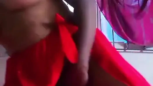 Roselee canlı bir videoda kendine dokunuyor