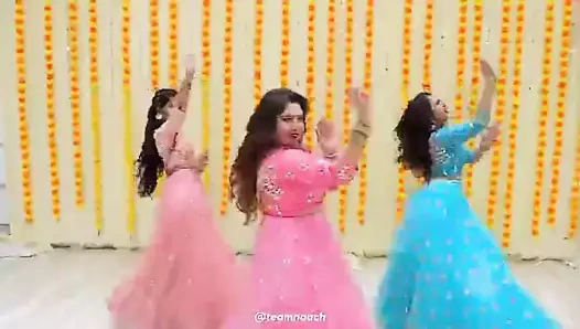 Desi büyük göğüsler