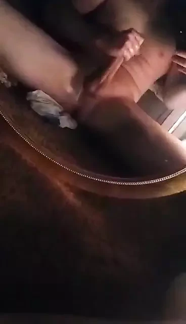 Kız arkadaşını sikiyor