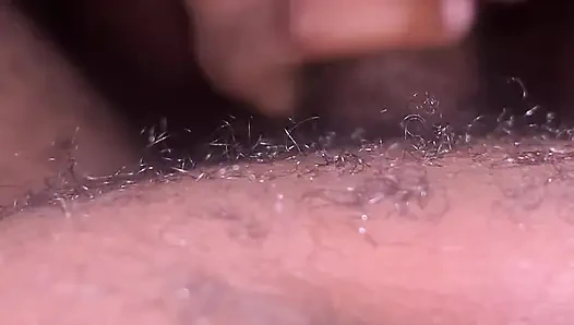 Seksi vücut amatör slimthick zenci genç kız Afrikalı büyük zenci yarağıyla oral seks yapıyor