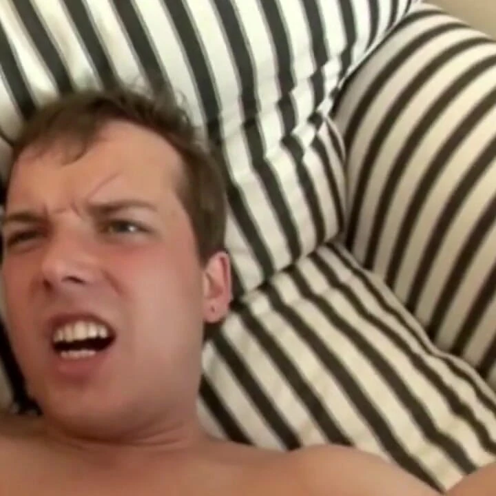 Genç heteroseksüel irk xxl yarakla prezervatifsiz sikiliyor